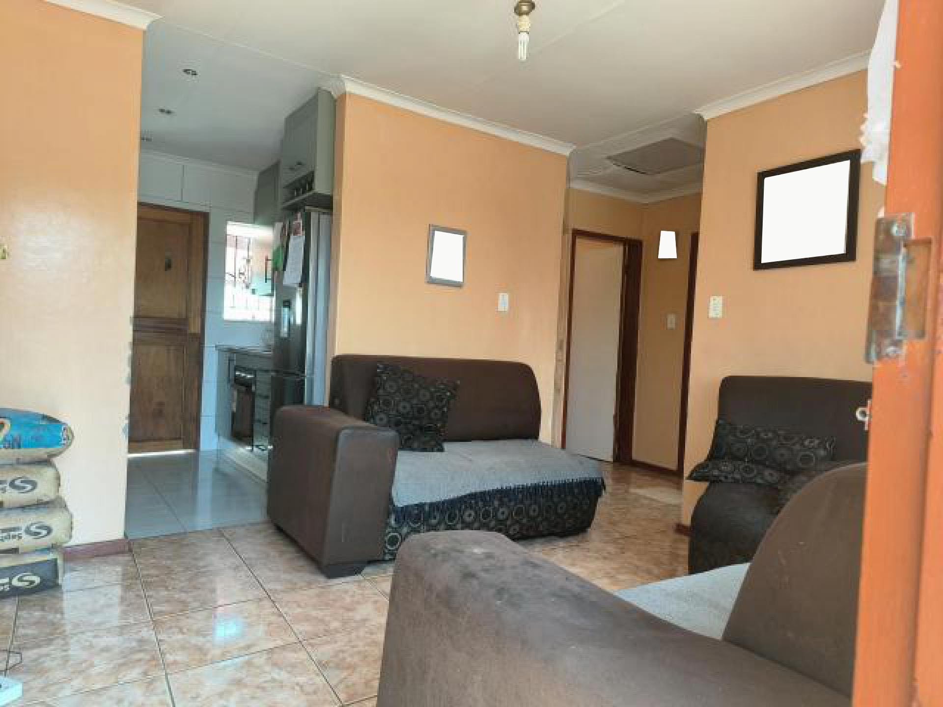 Lounges of property in Geelhoutpark