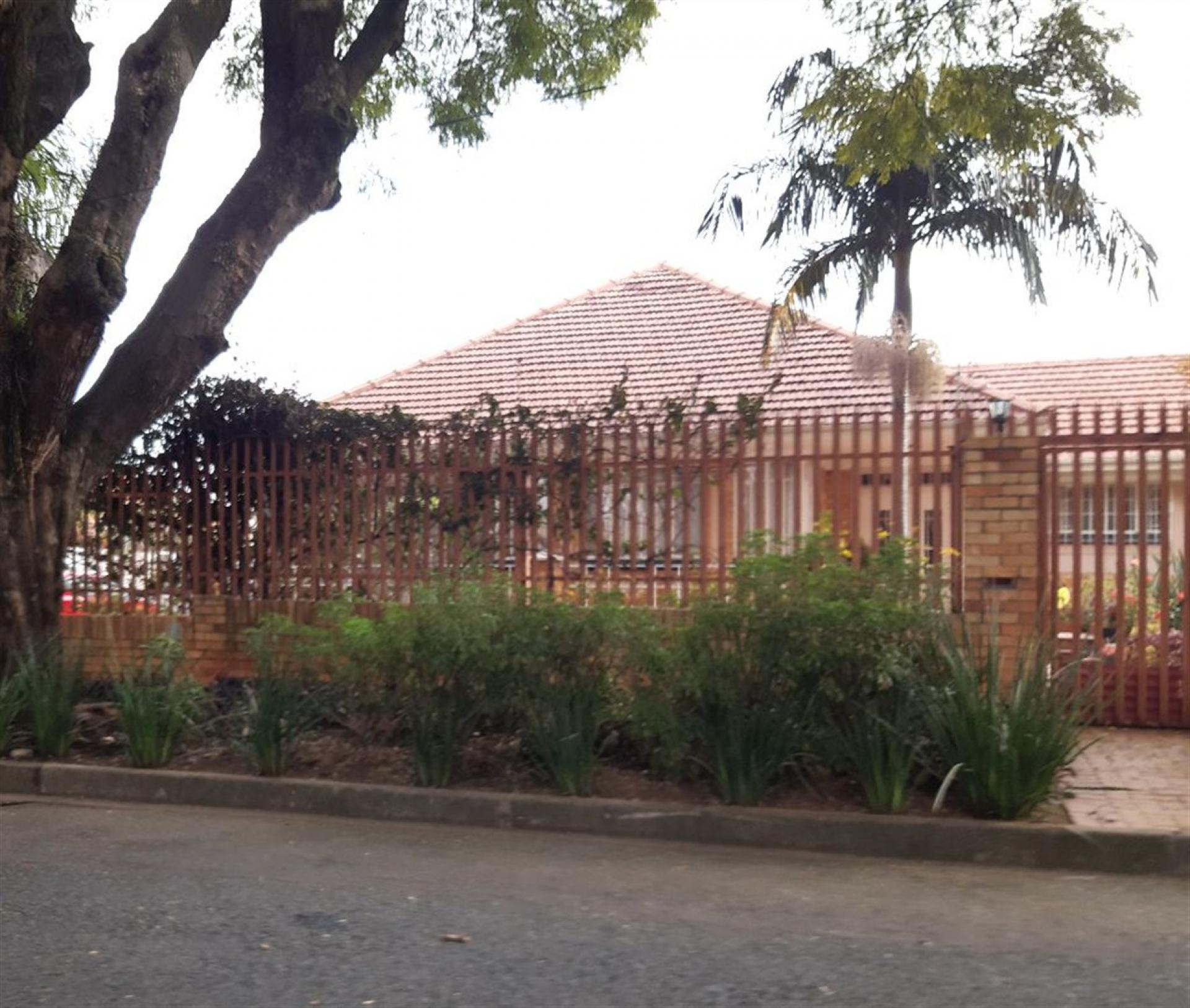 Front View of property in Highlands North