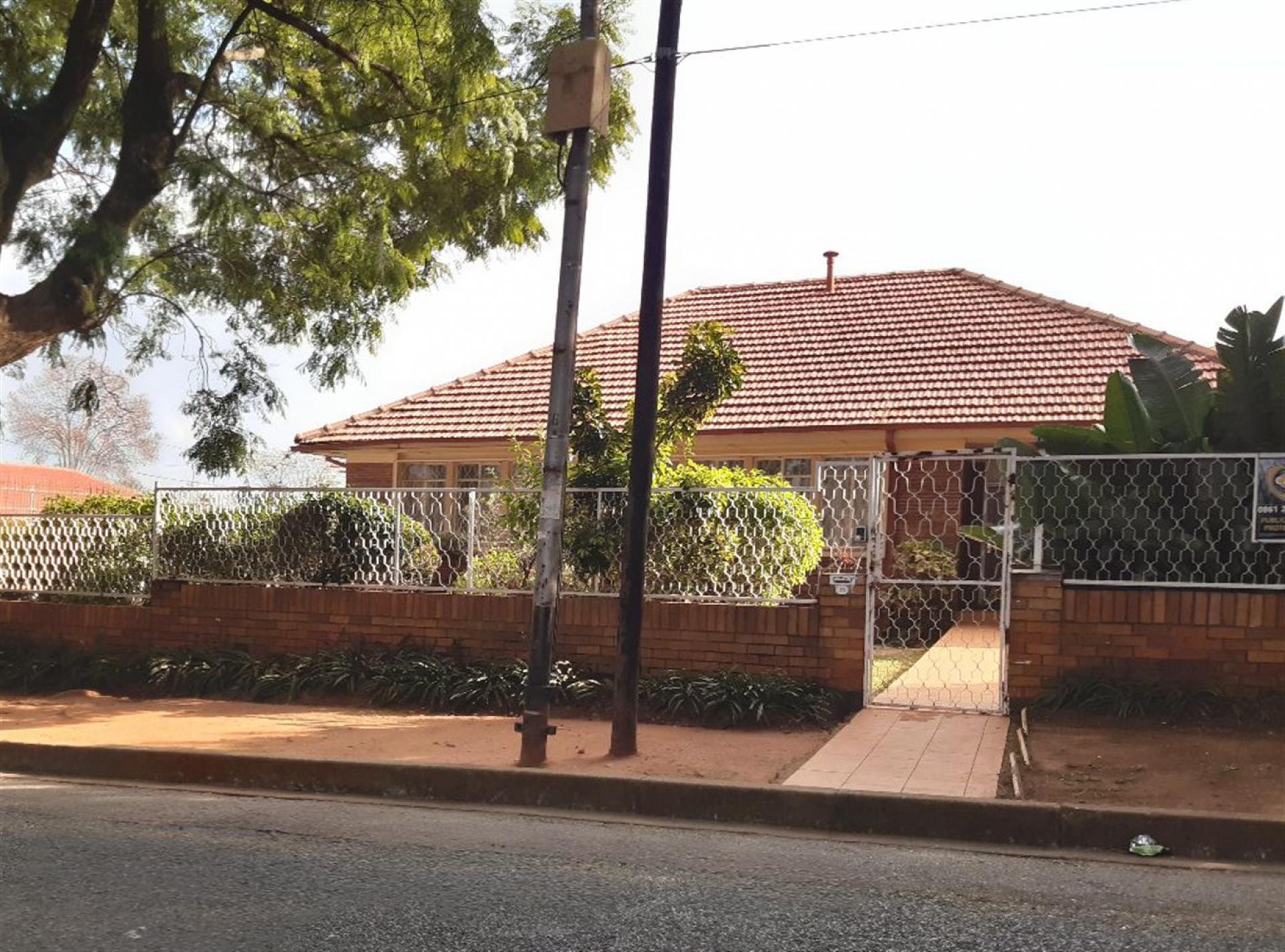 Front View of property in Highlands North