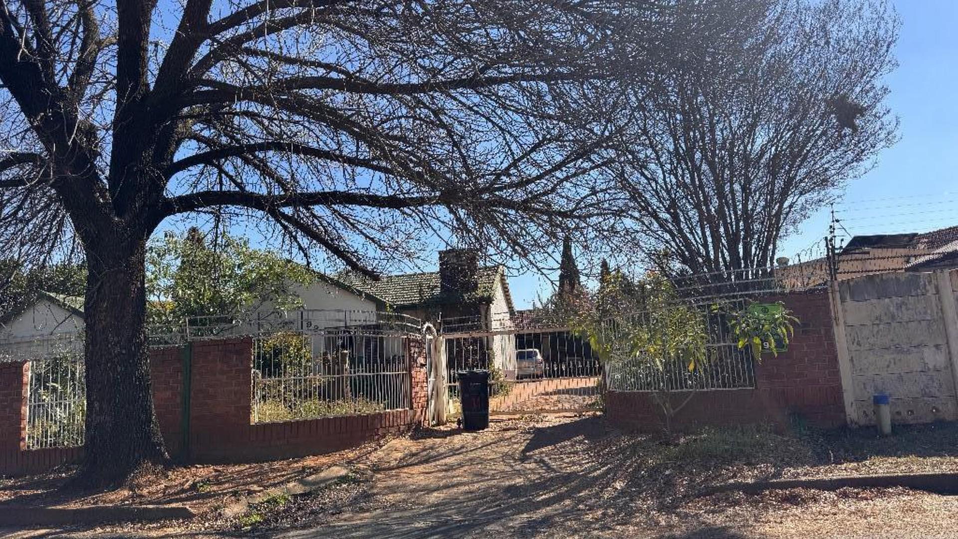 Front View of property in Marlands