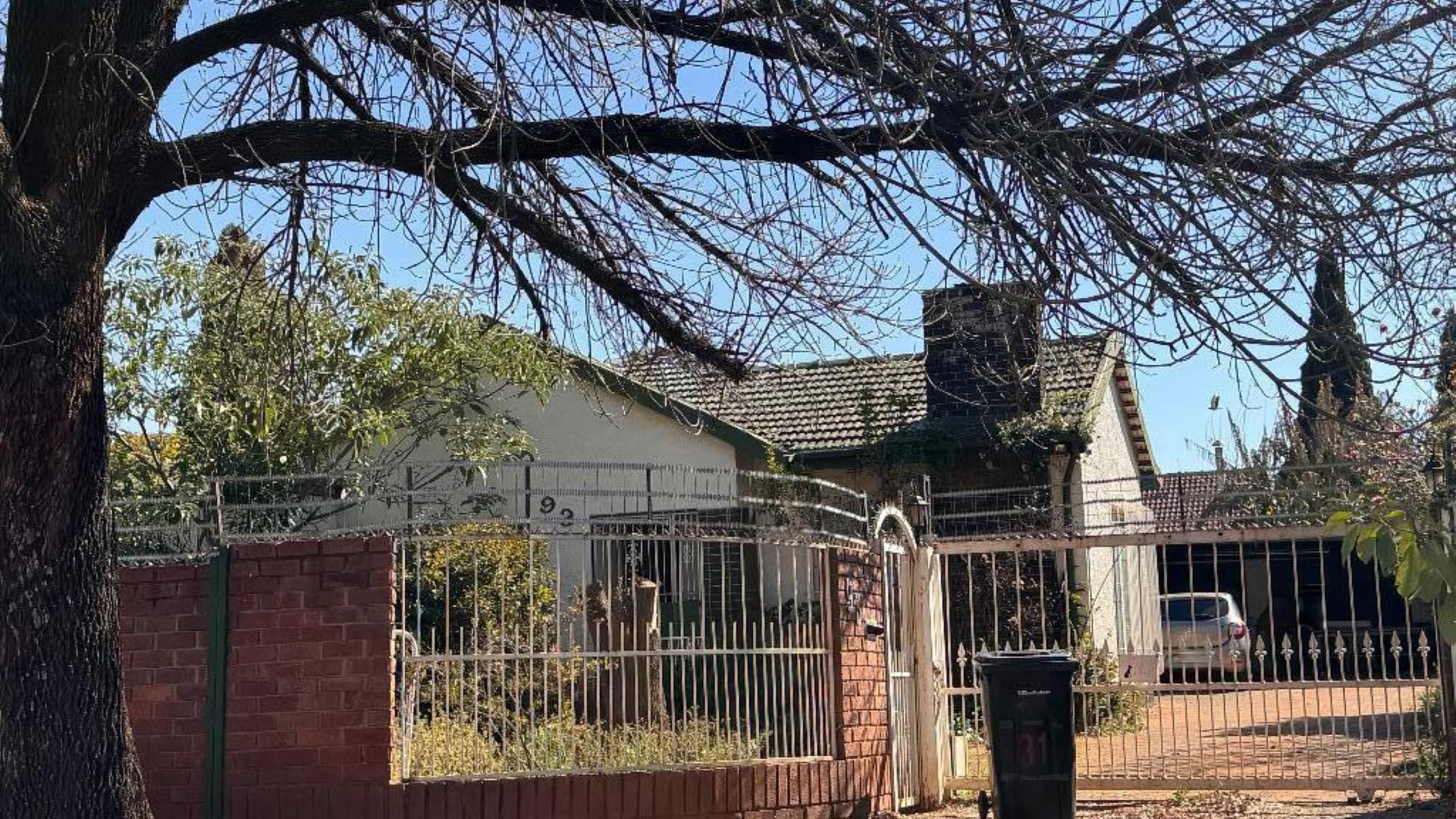Front View of property in Marlands