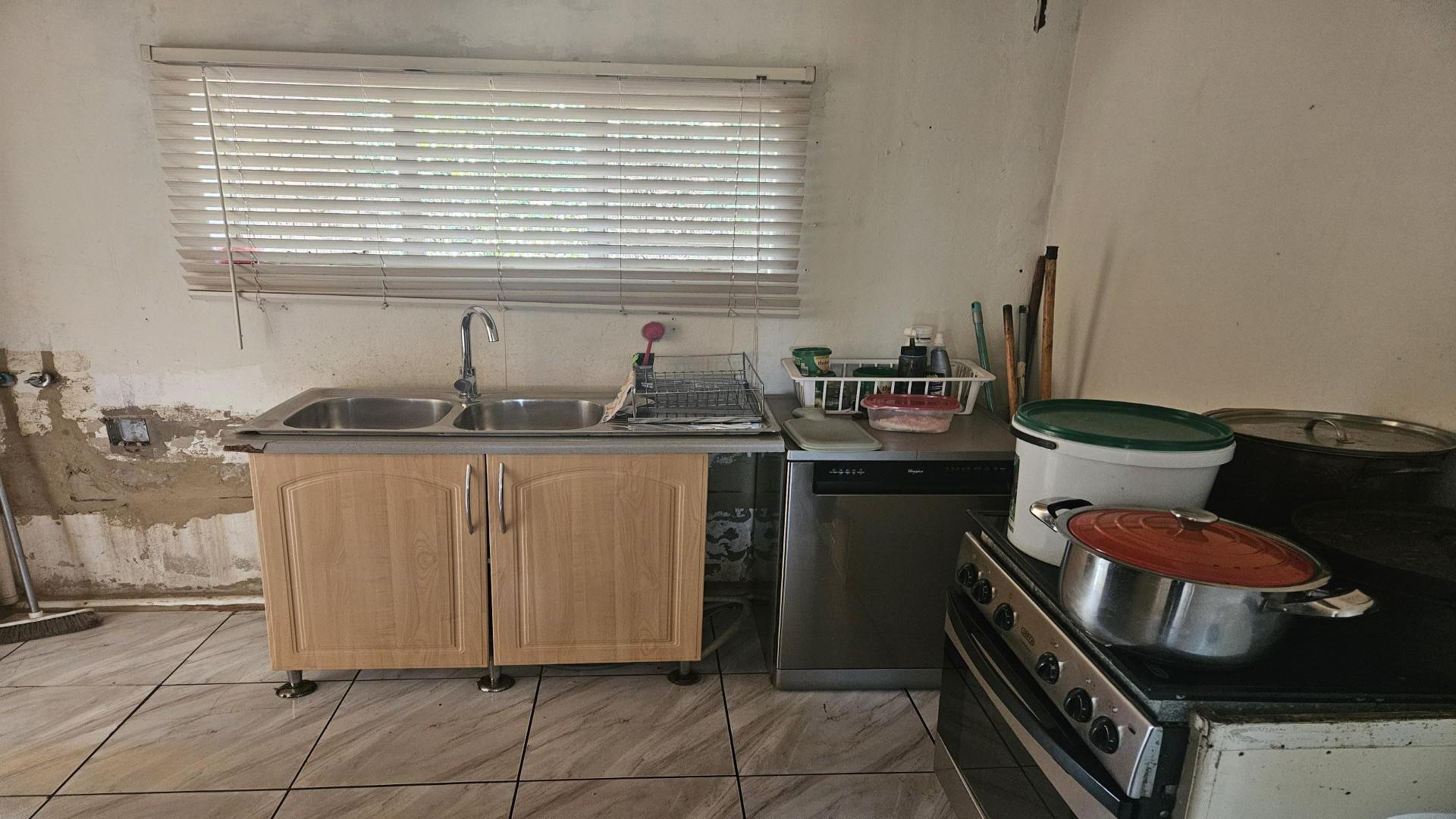Kitchen of property in Daleside