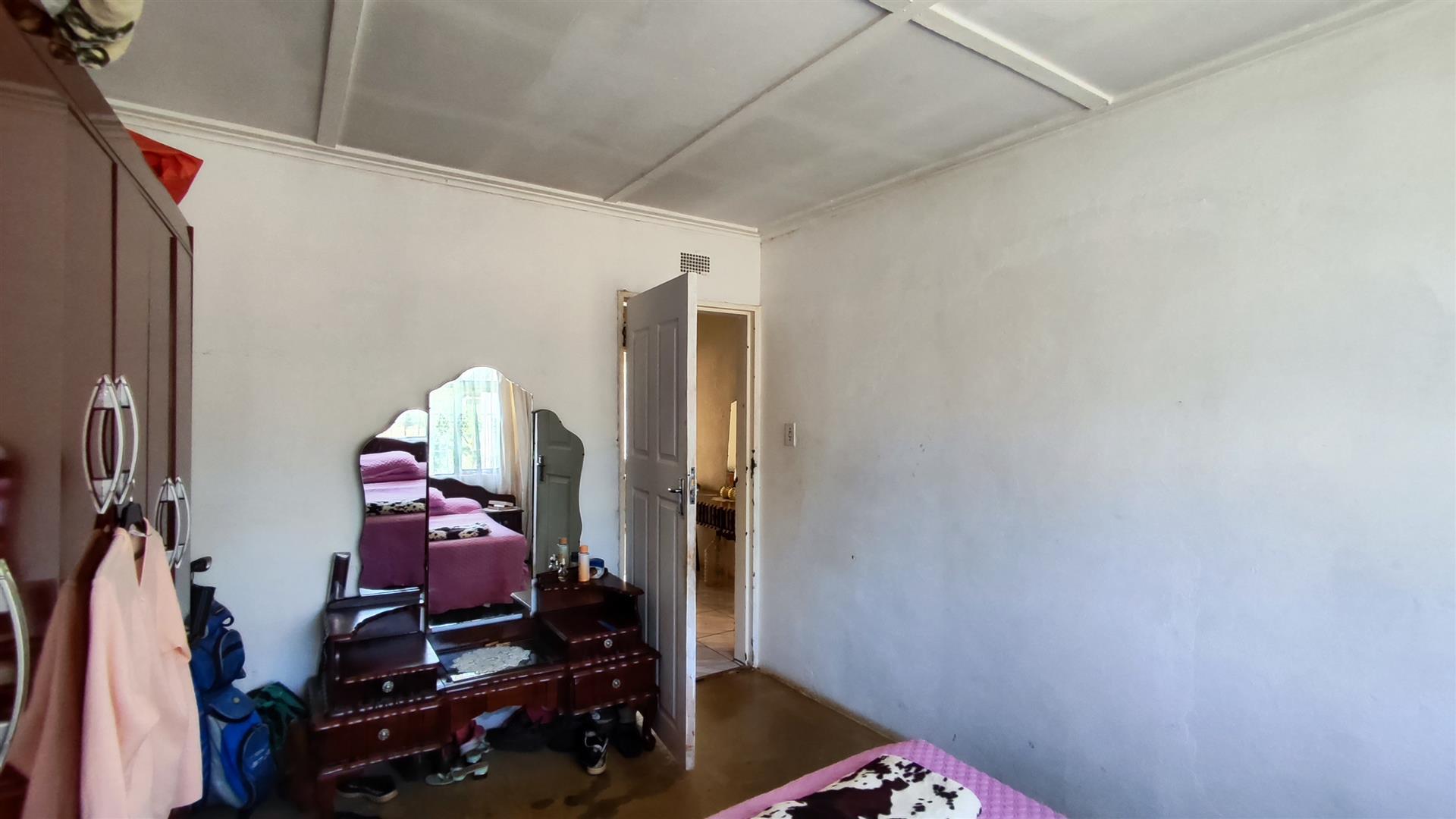 Bed Room 1 - 13 square meters of property in Daleside