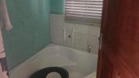 Bathroom 1 of property in Daleside