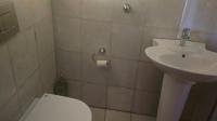 Bathroom 2 of property in Daleside