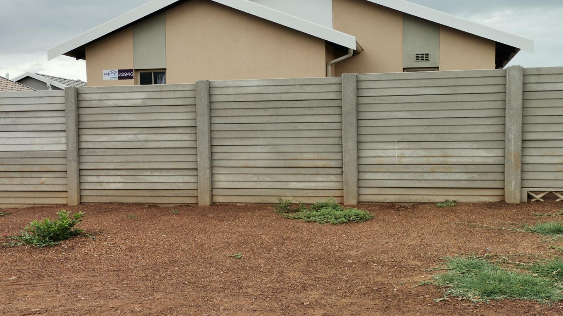 Front View of property in Palm Ridge
