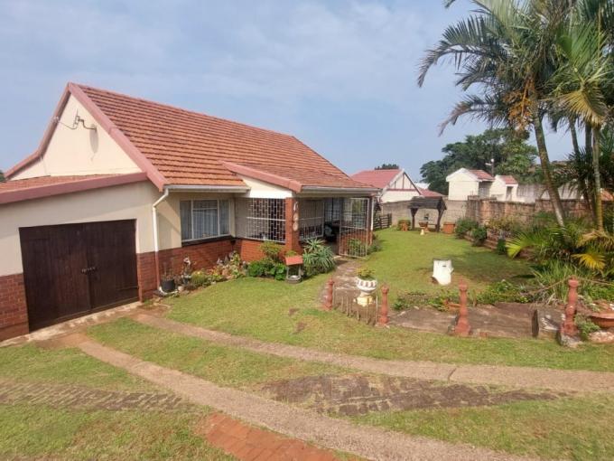 3 Bedroom House for Sale For Sale in Montclair (Dbn) - MR581993
