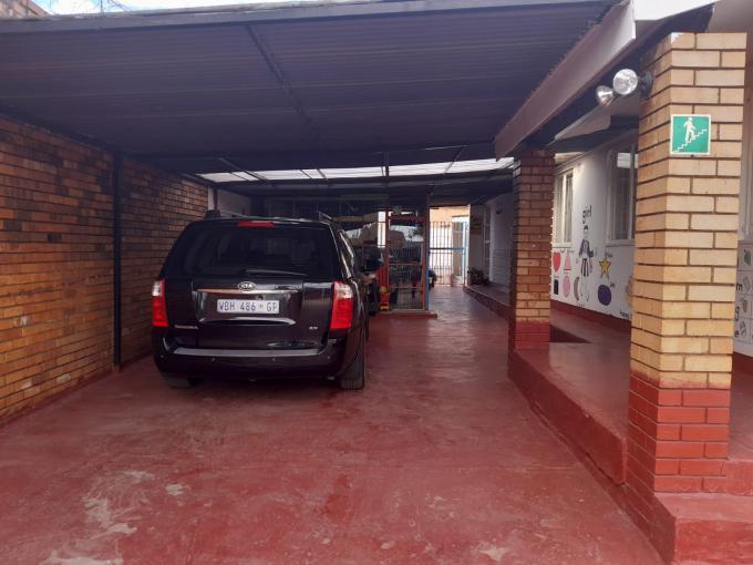 House for Sale For Sale in Lenasia South - MR582183