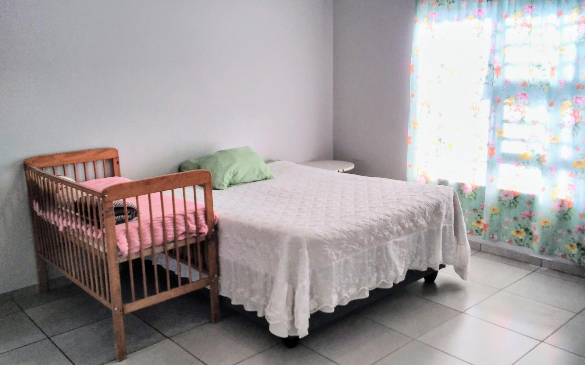 Main Bedroom - 17 square meters of property in Fleurhof