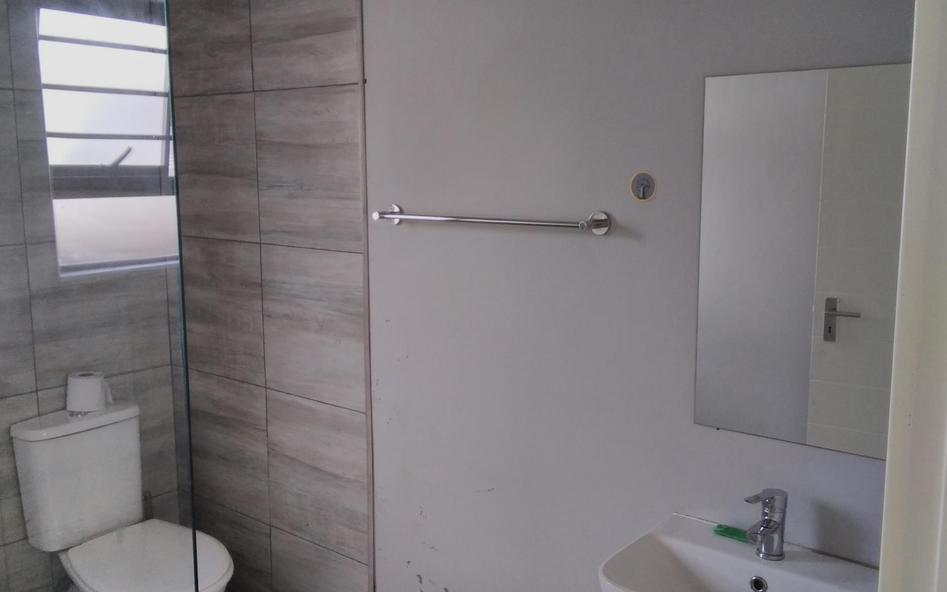 Main Bathroom - 5 square meters of property in Fleurhof