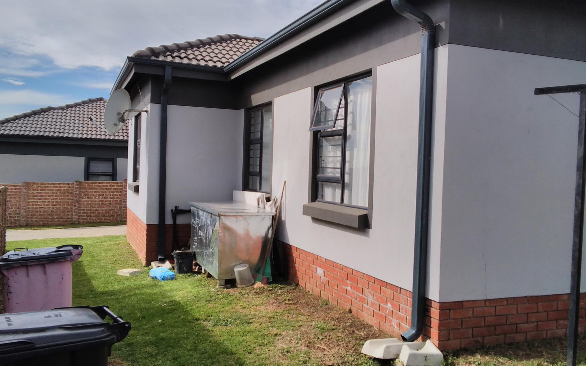 Backyard of property in Fleurhof