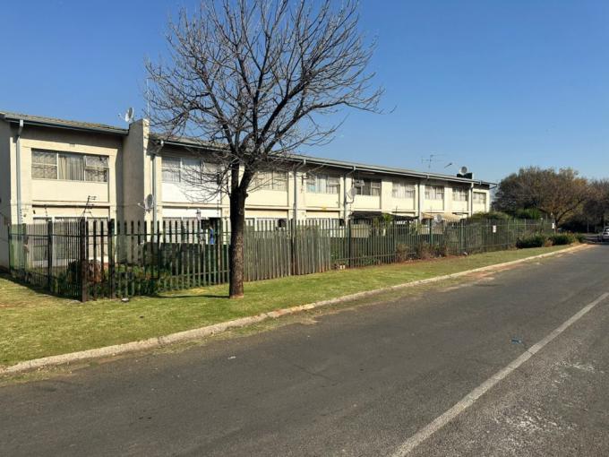 2 Bedroom Apartment for Sale For Sale in Germiston - MR582461