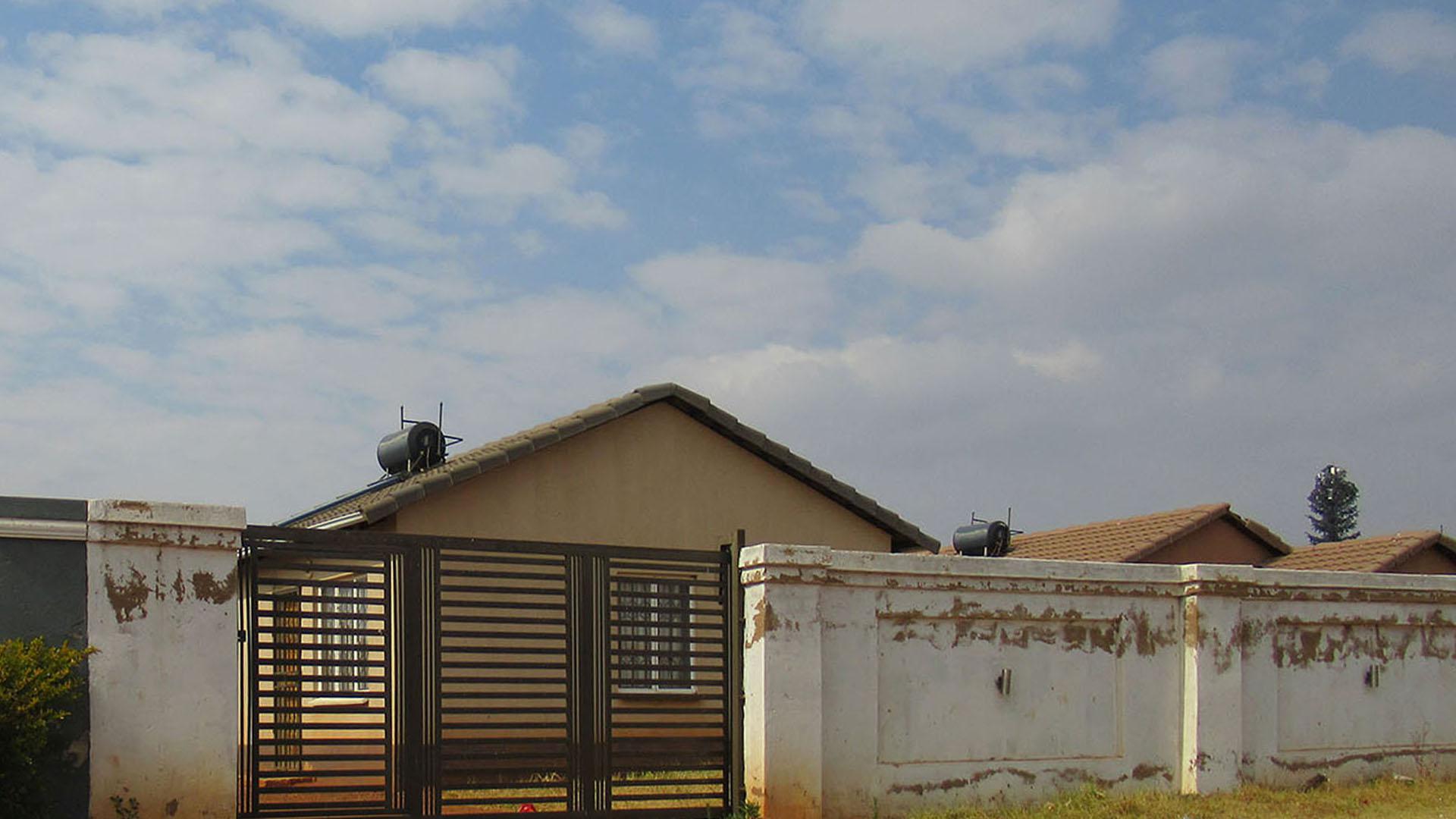 Front View of property in Protea Glen