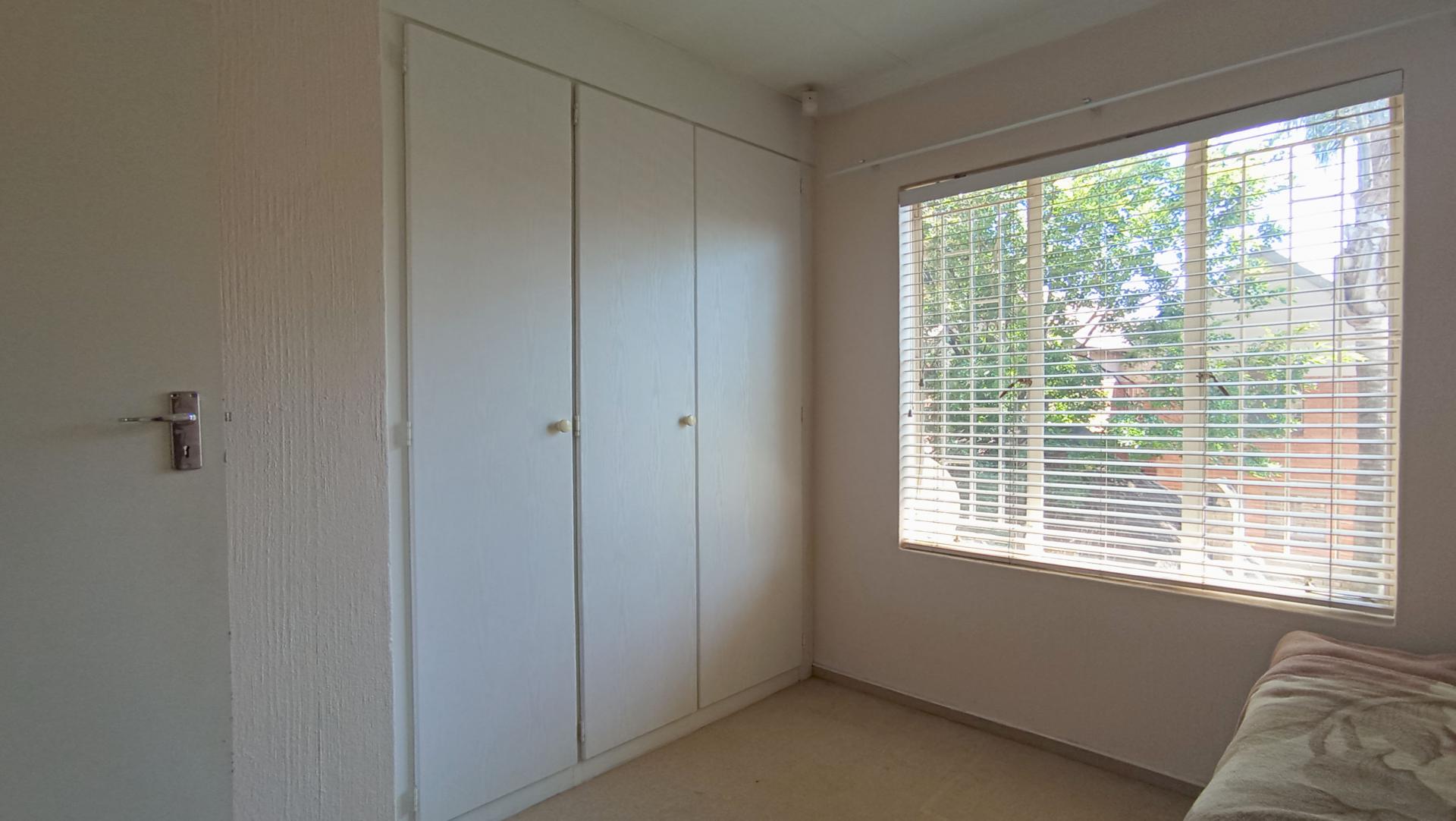 Bed Room 1 - 10 square meters of property in North Riding A.H.