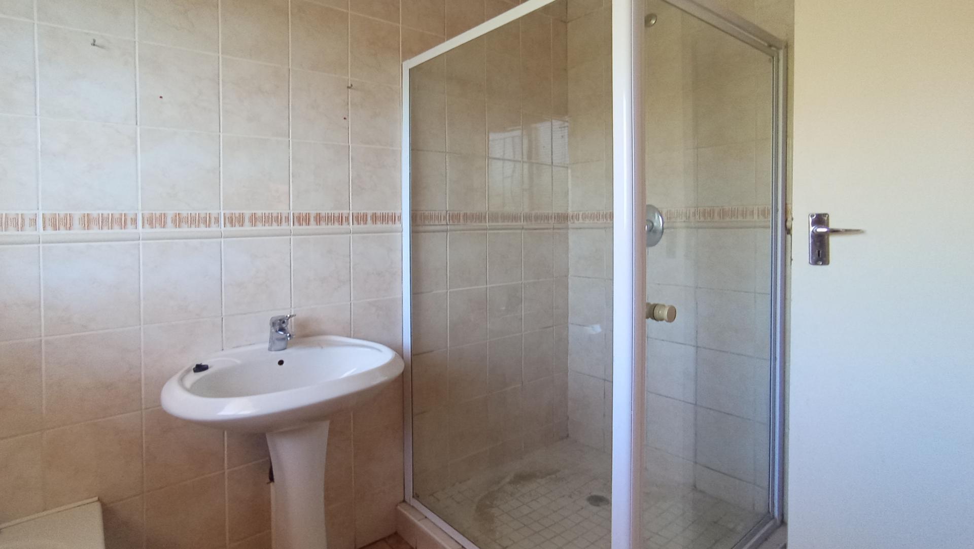 Bathroom 1 - 6 square meters of property in North Riding A.H.