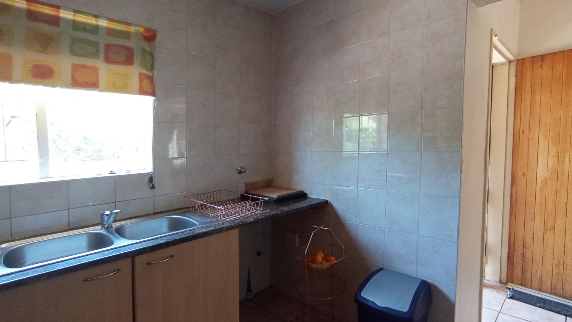 Kitchen - 10 square meters of property in North Riding A.H.
