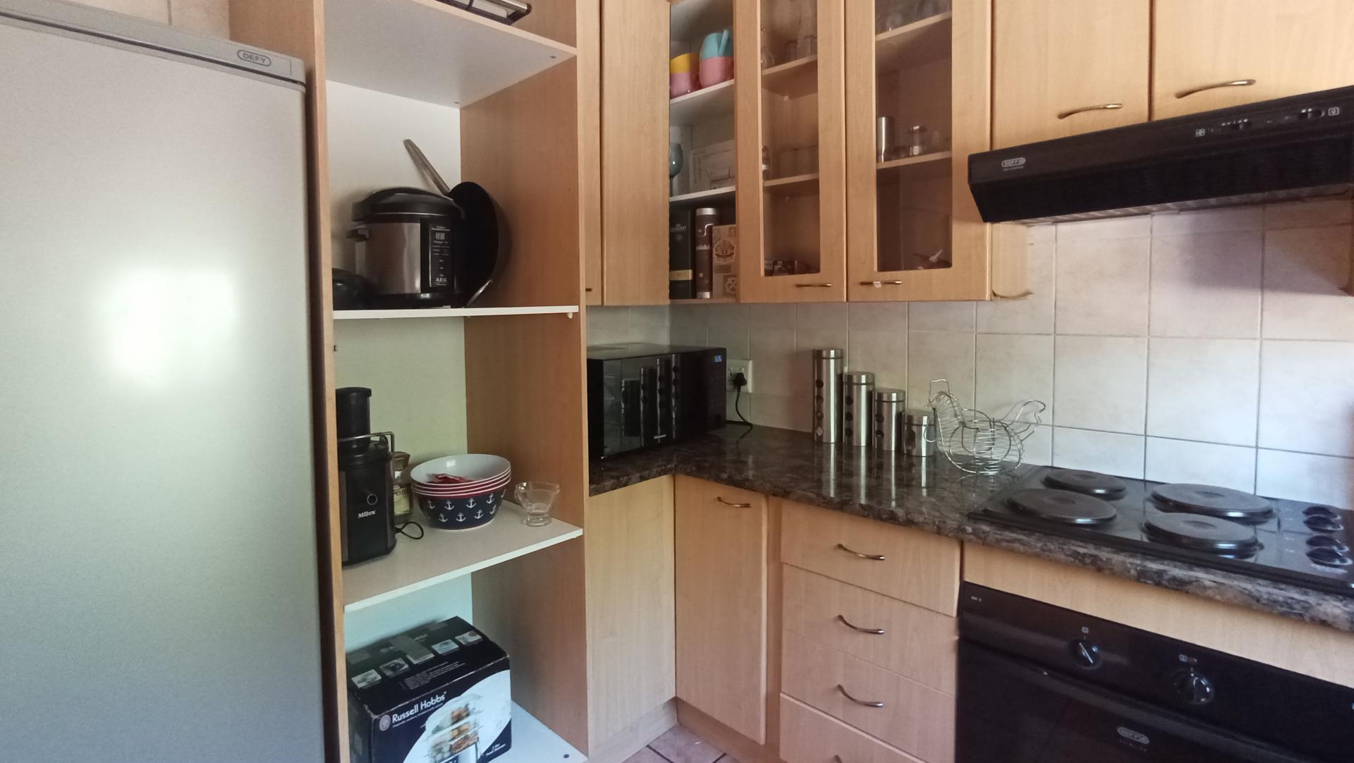 Kitchen - 10 square meters of property in North Riding A.H.