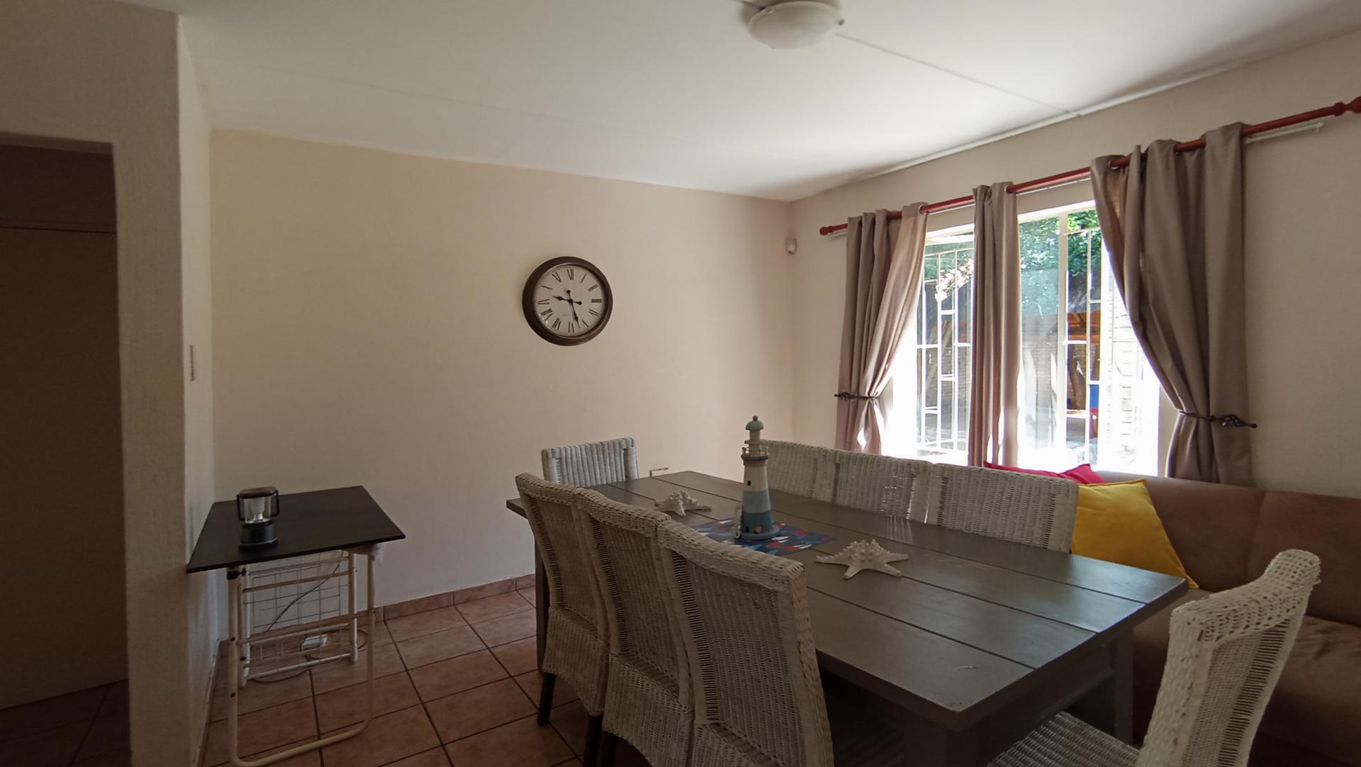 Dining Room - 15 square meters of property in North Riding A.H.