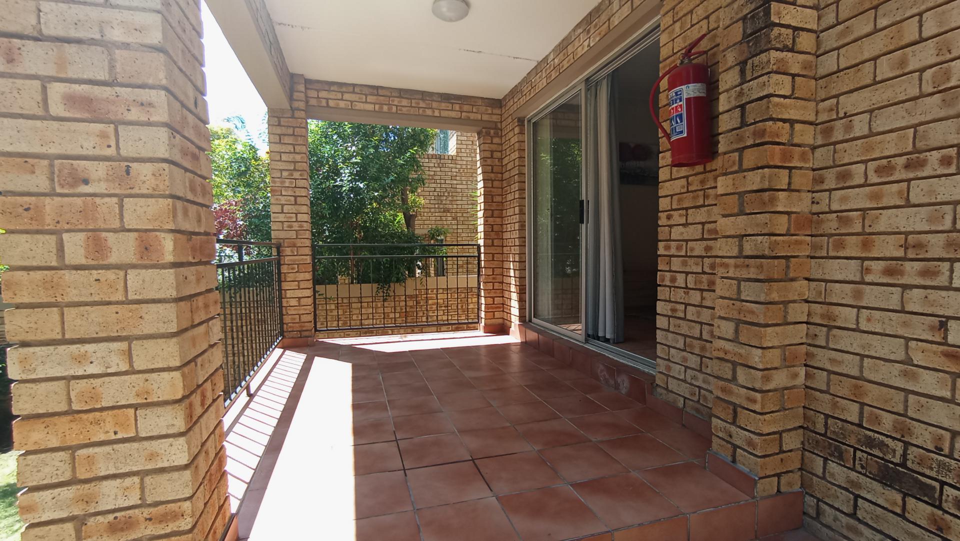 Patio - 10 square meters of property in North Riding A.H.