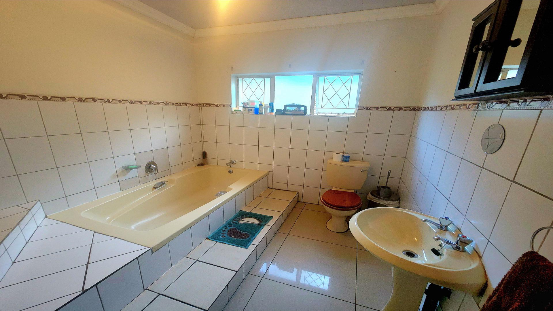Bathroom 1 of property in Blackridge