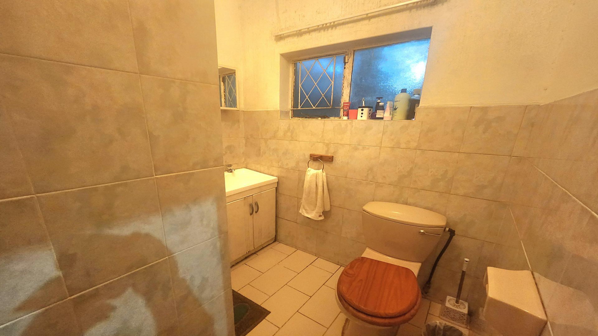 Bathroom 2 of property in Blackridge