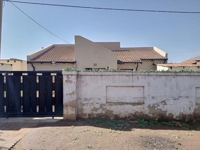 2 Bedroom House for Sale For Sale in Vosloorus - MR582840