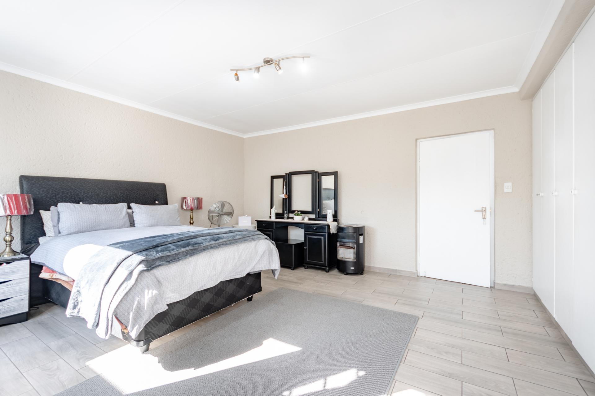 2 Bedroom Cluster for Sale For Sale in Meyersdal MR582995