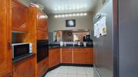 Kitchen - 11 square meters of property in Amanzimtoti 
