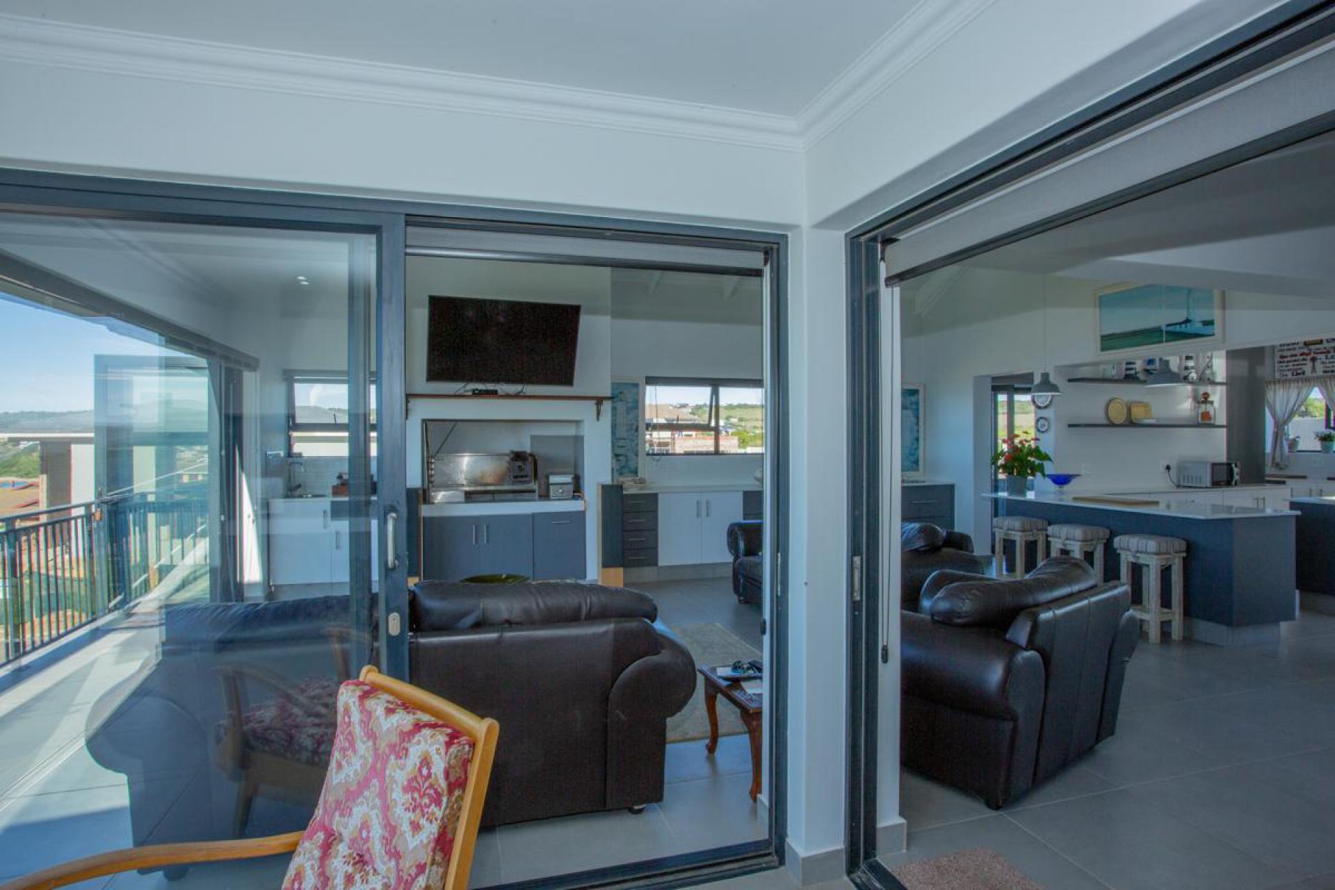 Patio - 27 square meters of property in Vleesbaai