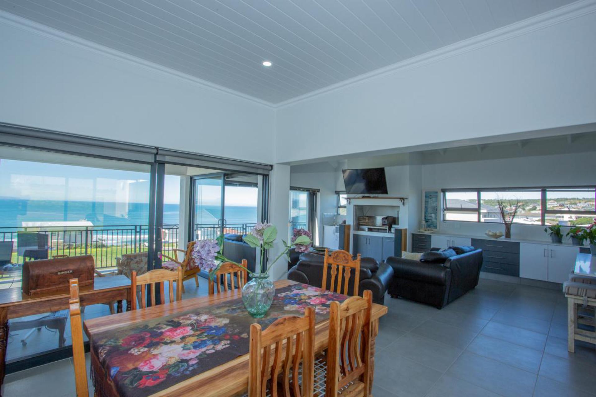 Dining Room - 24 square meters of property in Vleesbaai