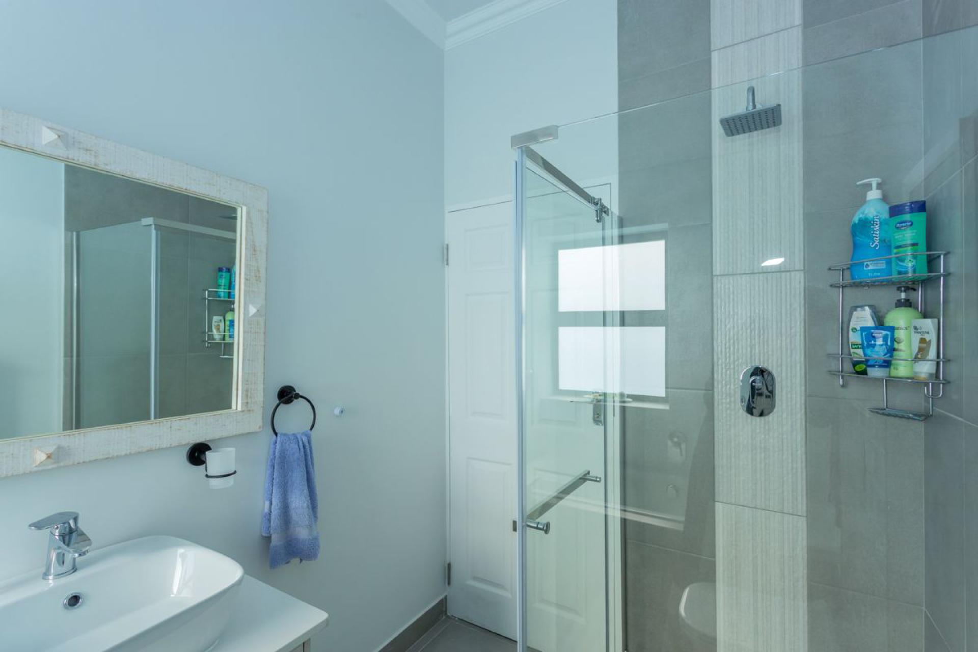 Bathroom 1 - 7 square meters of property in Vleesbaai