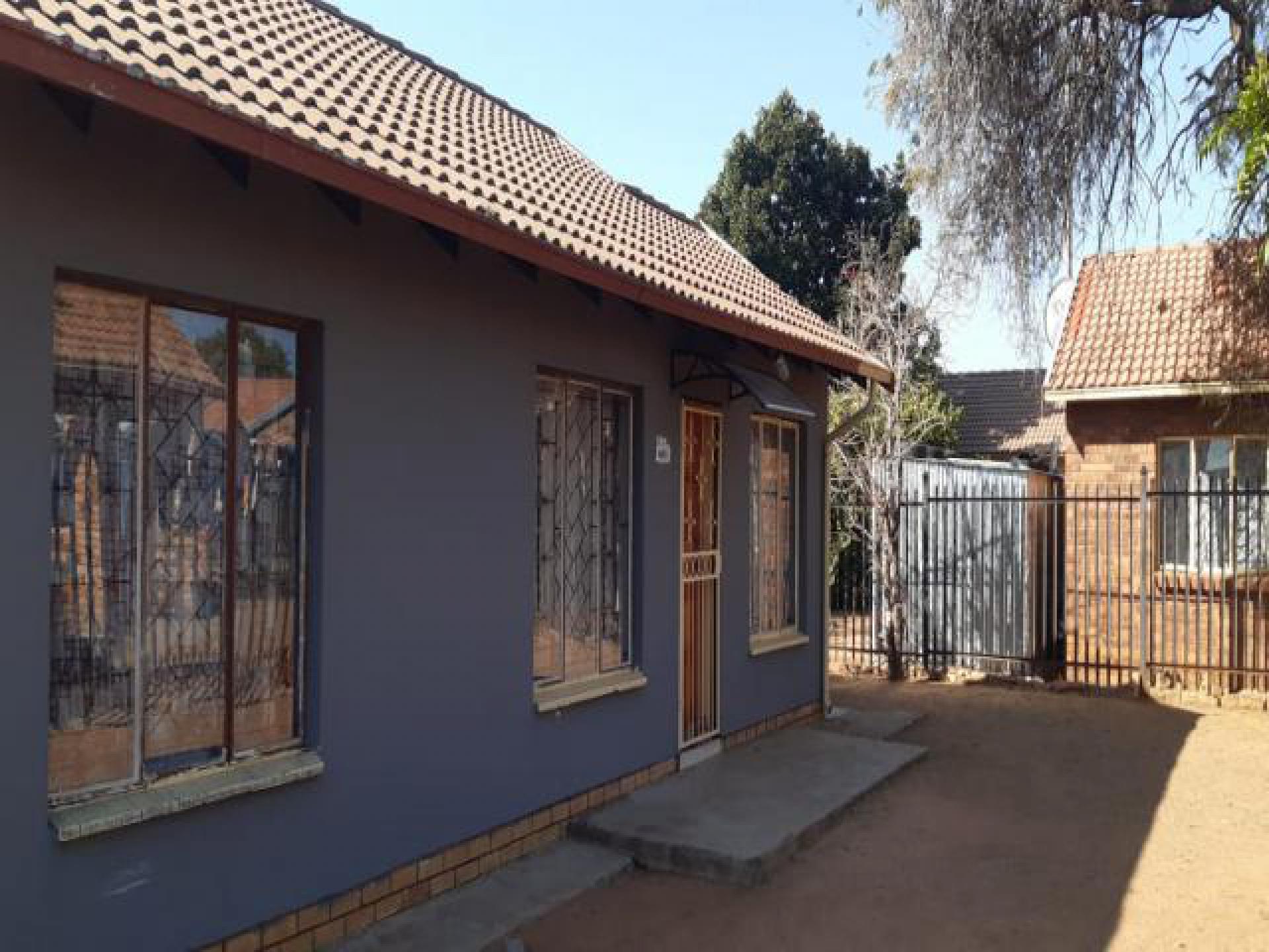 Front View of property in Soshanguve