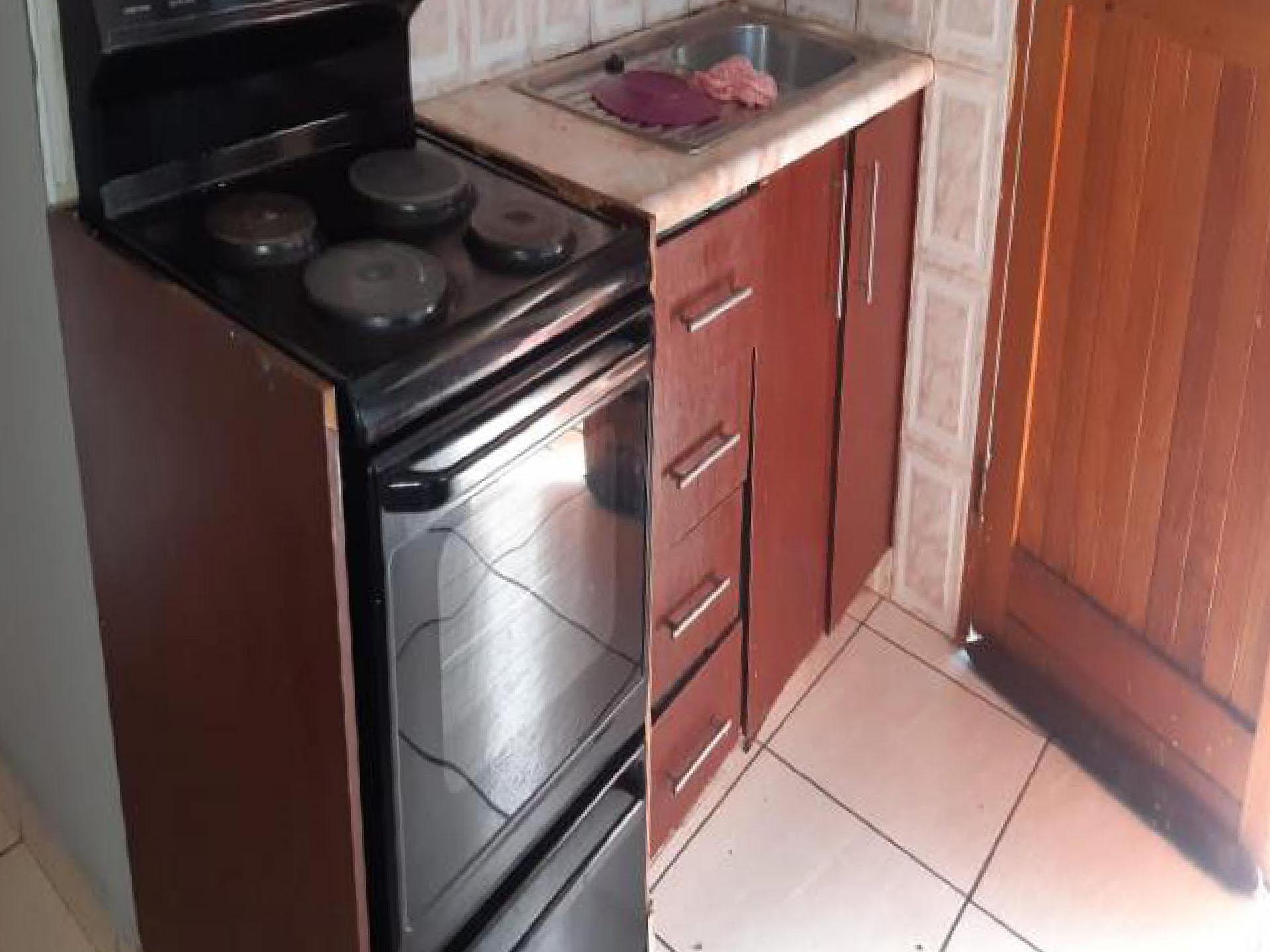 Kitchen of property in Soshanguve