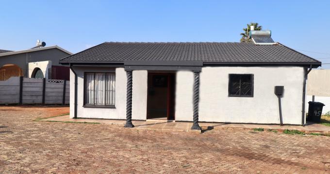 3 Bedroom House for Sale For Sale in Lenasia South - MR583119