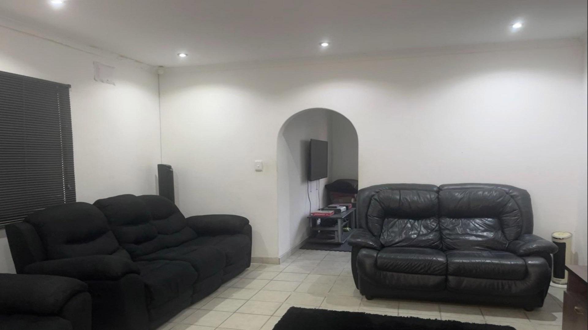 Lounges of property in Pinetown 