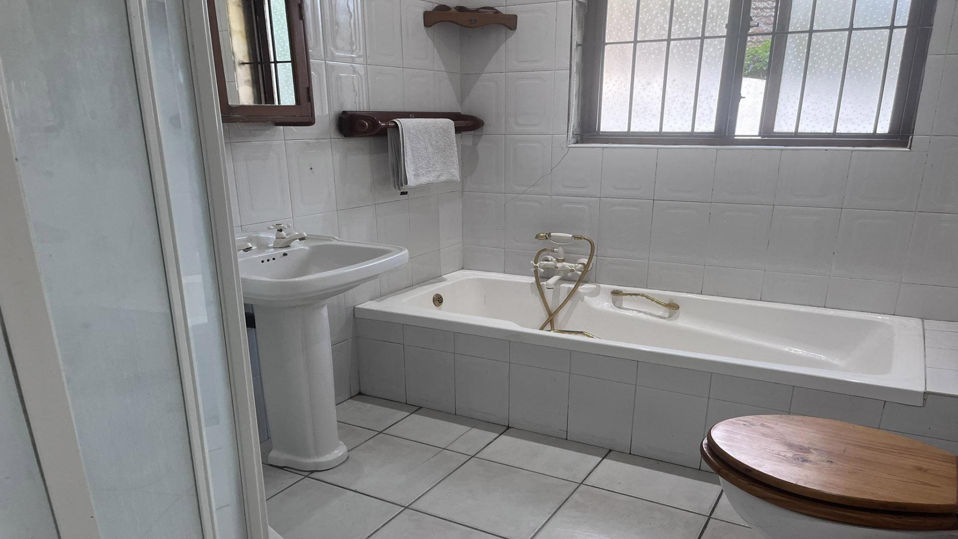 Bathroom 2 of property in Pinetown 