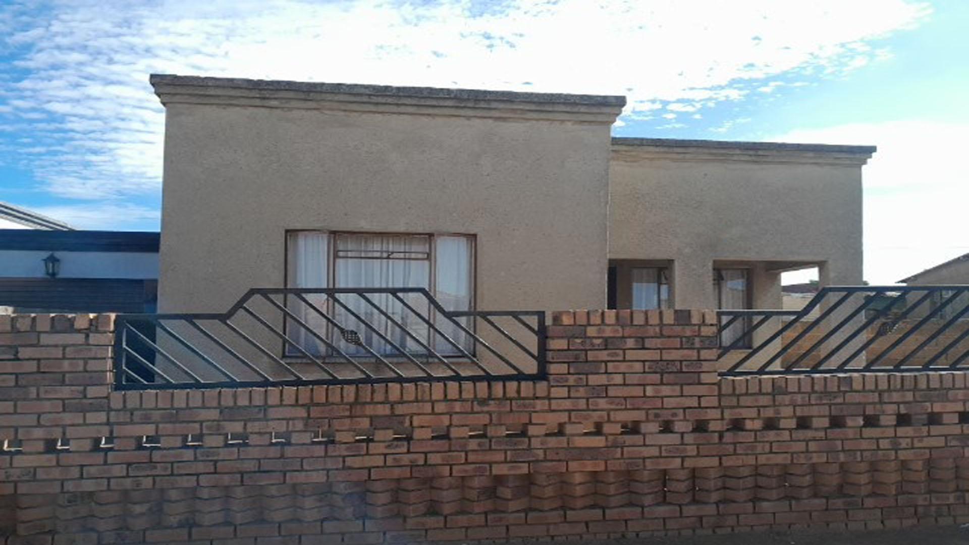 Front View of property in Mohlakeng