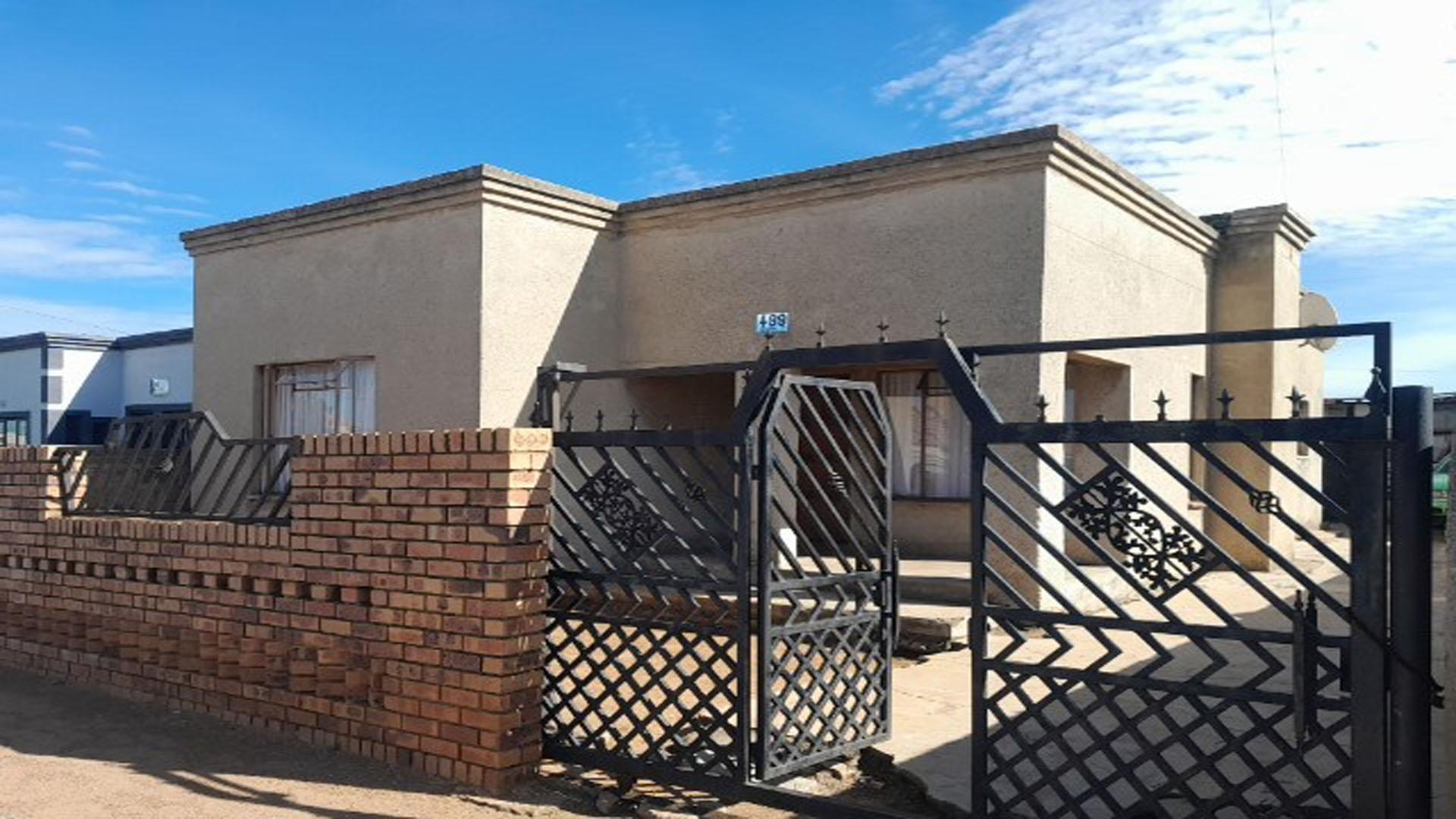 Front View of property in Mohlakeng