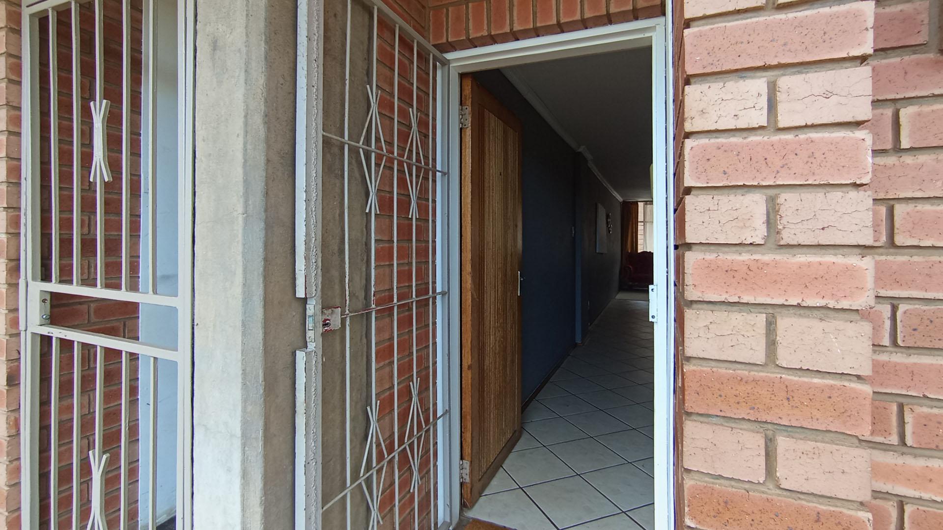 Front View of property in Wonderboom South