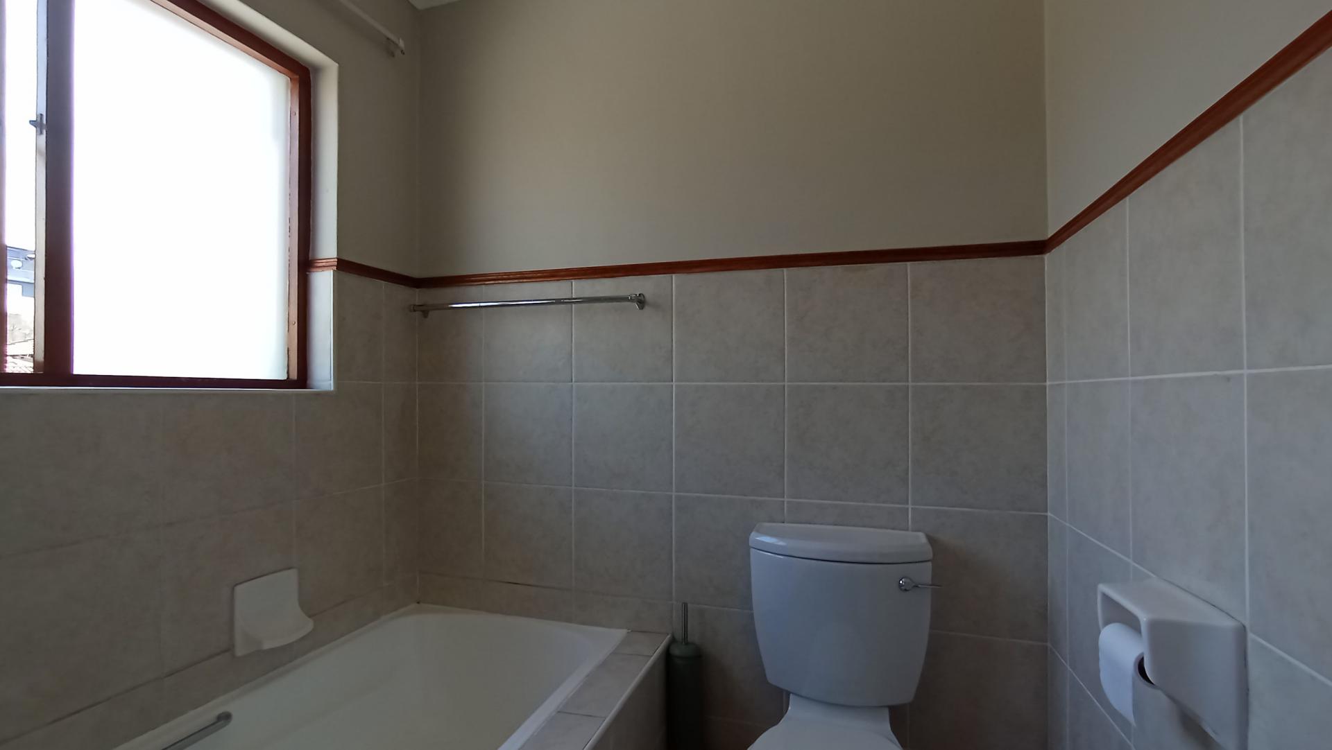 Main Bathroom - 5 square meters of property in Lyme Park