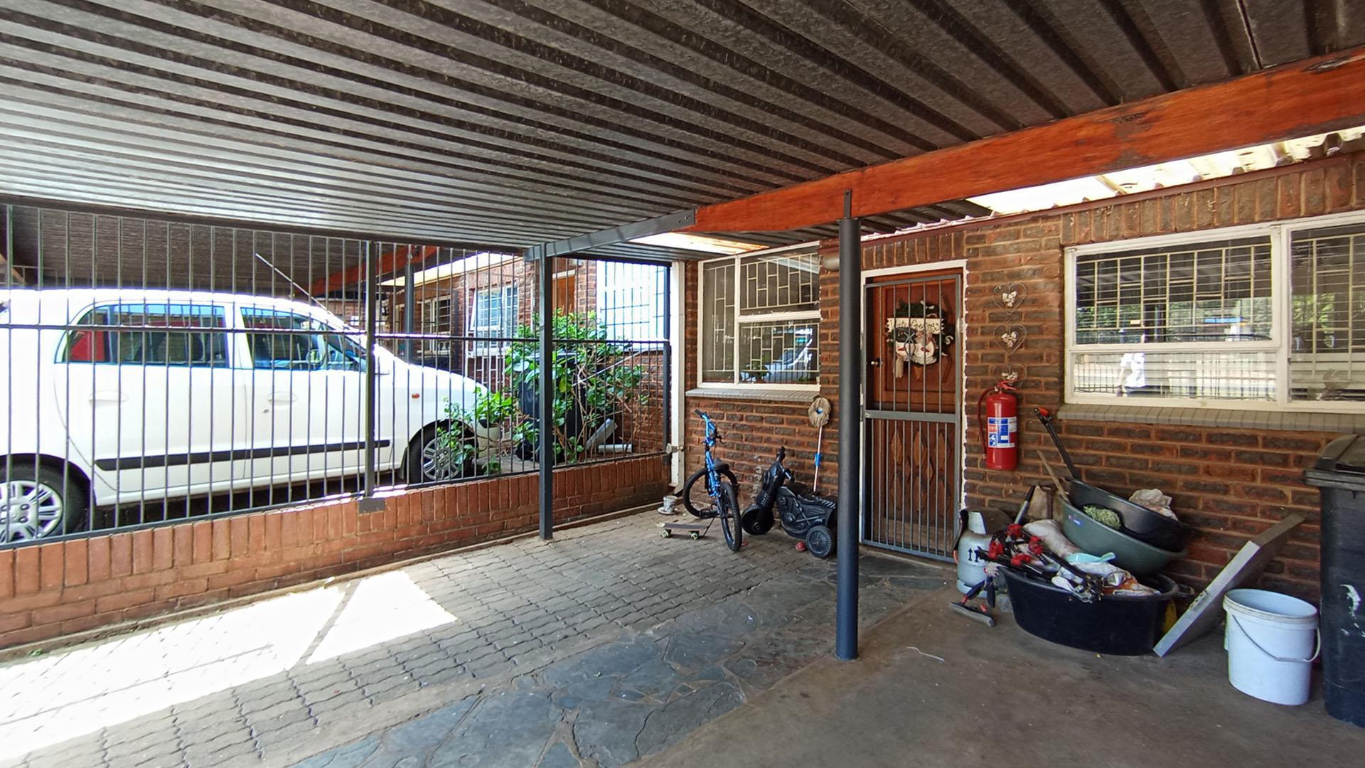 Carport  of property in Tamara Park