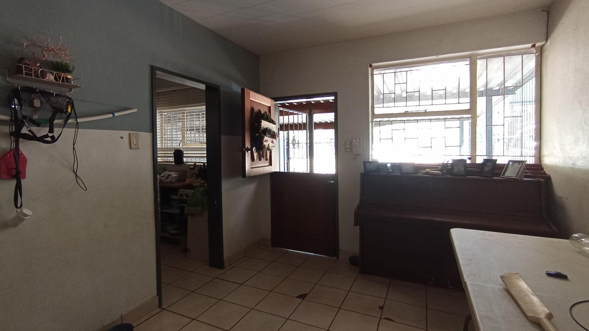 Spaces - 9 square meters of property in Tamara Park