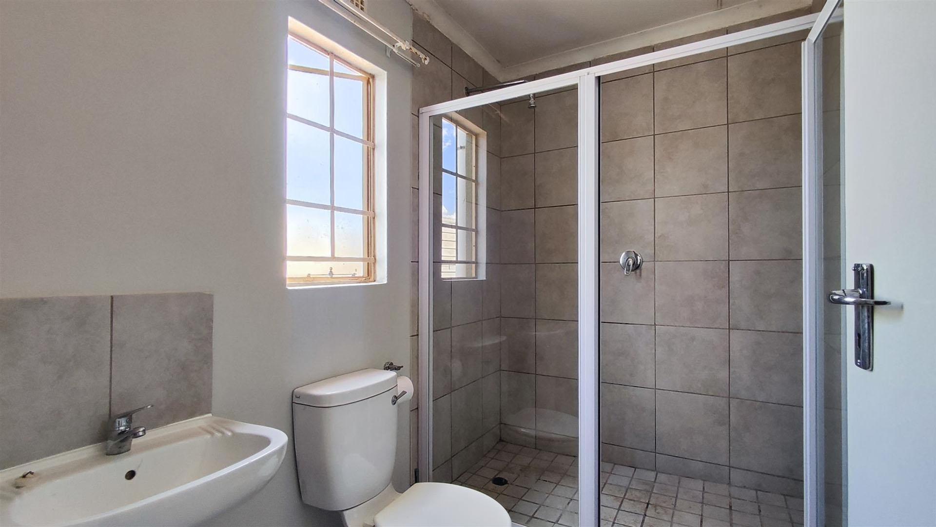 Main Bathroom - 5 square meters of property in Sky City