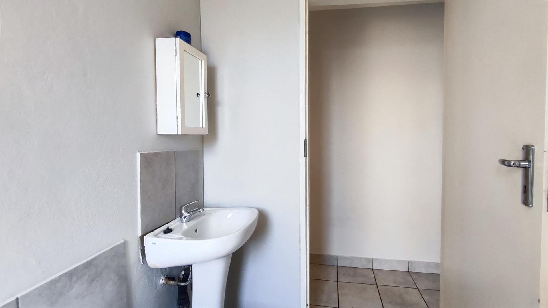 Bathroom 1 - 5 square meters of property in Sky City