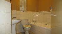 Bathroom 1 - 4 square meters of property in Horison