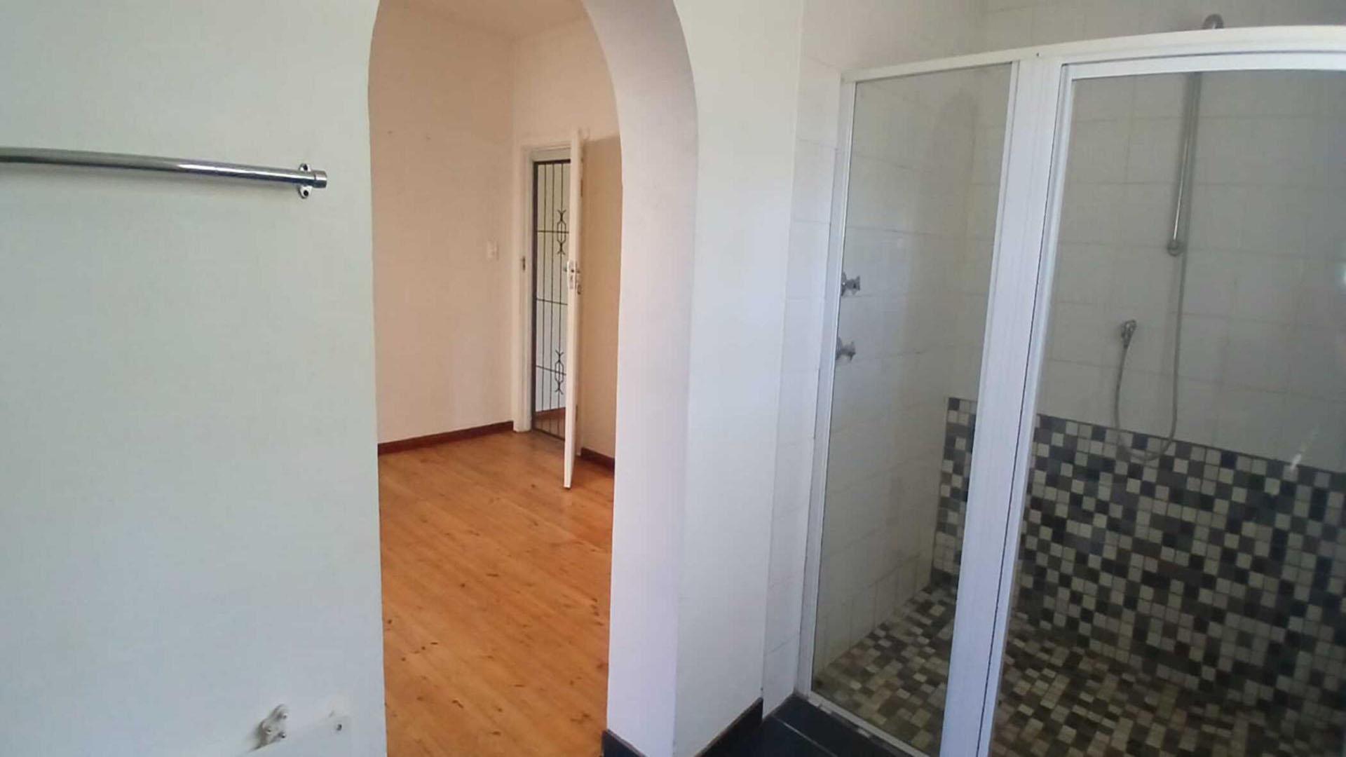 Bathroom 2 of property in Alexandria