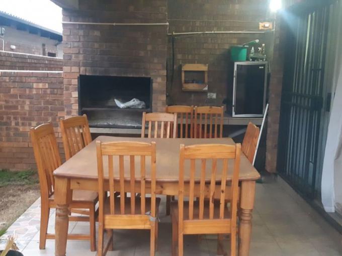 2 Bedroom Simplex for Sale For Sale in Middelburg - MP - MR583802