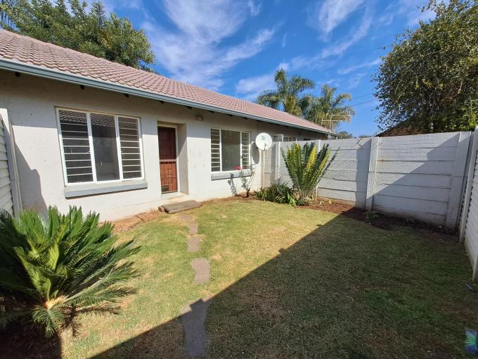 2 Bedroom Simplex for Sale For Sale in Rooihuiskraal North - MR584001