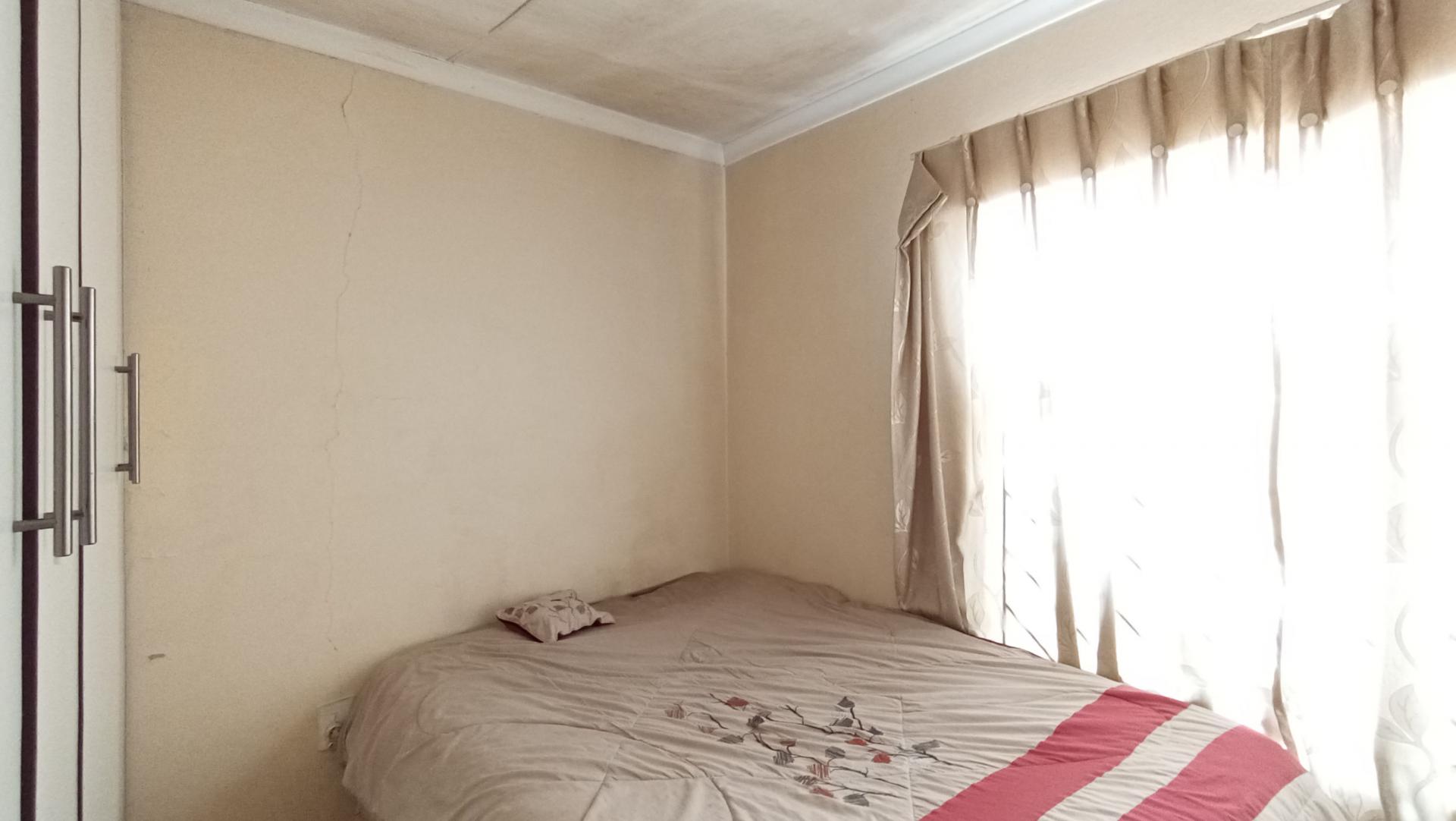 Bed Room 2 - 9 square meters of property in Fleurhof