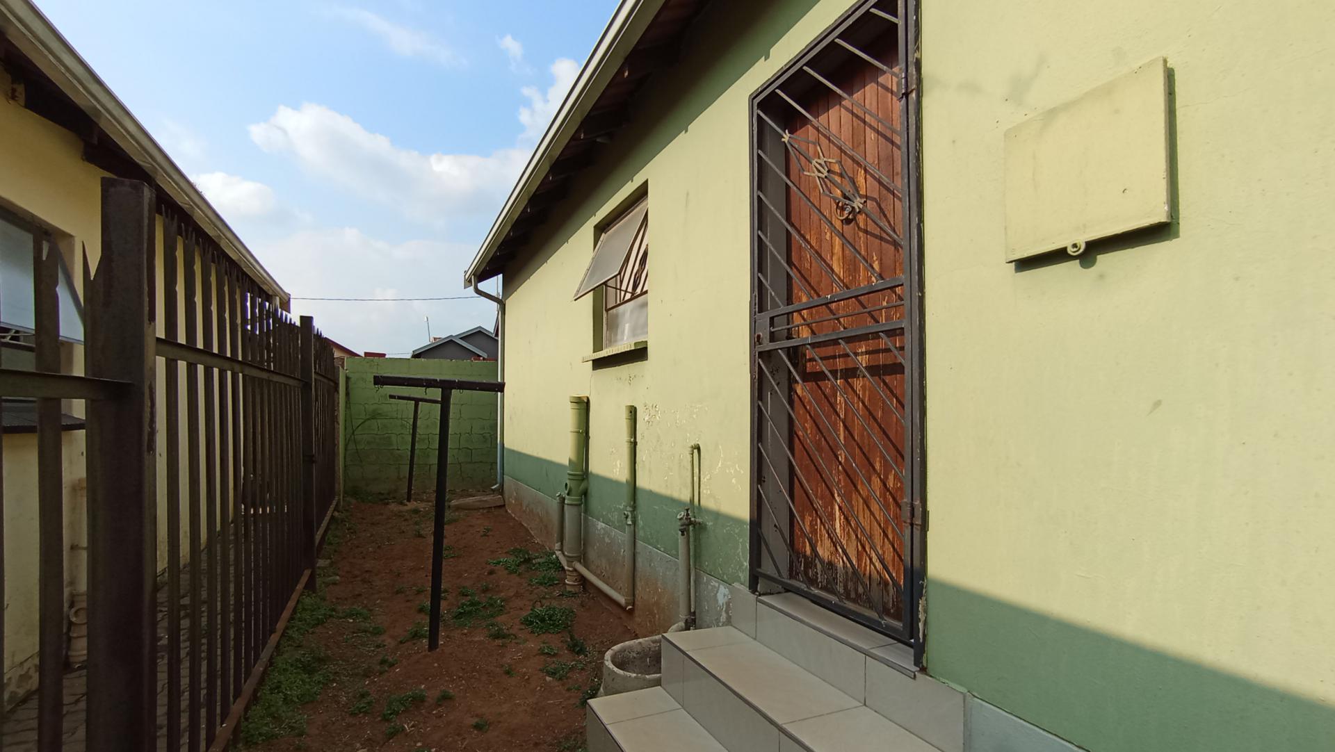 Backyard of property in Fleurhof